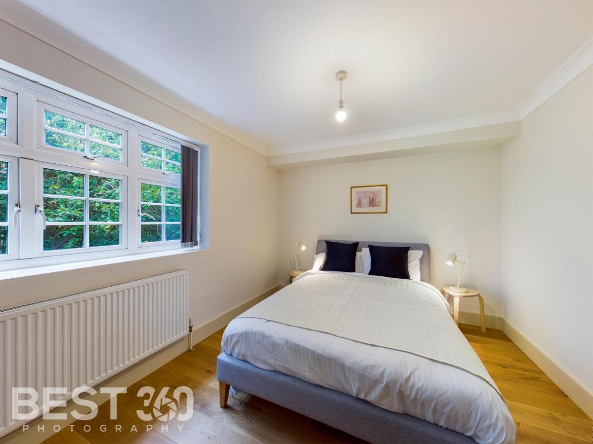 Redhill Town Centre Apartment By Livingo Exterior photo